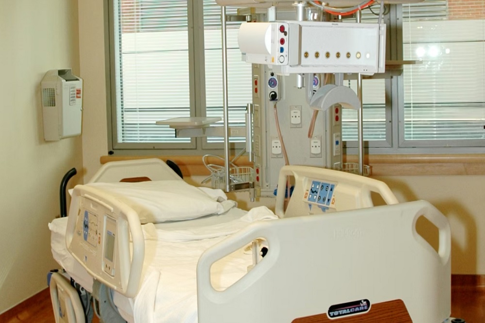 SABC News article thumbnail showing a hospital room